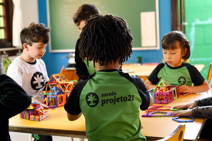 PROJETO 21_CRIANÇAS NA ESCOLA